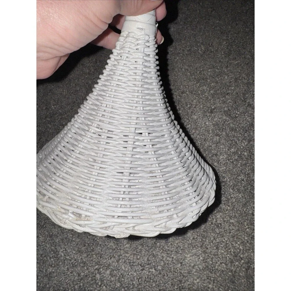 Wicker Guest Towel Holder Stand Double Rings White Tone Nautical Victorian Hobo